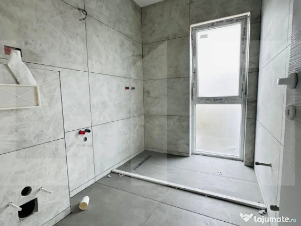 Casa moderna cu piscina, aproape de Arad