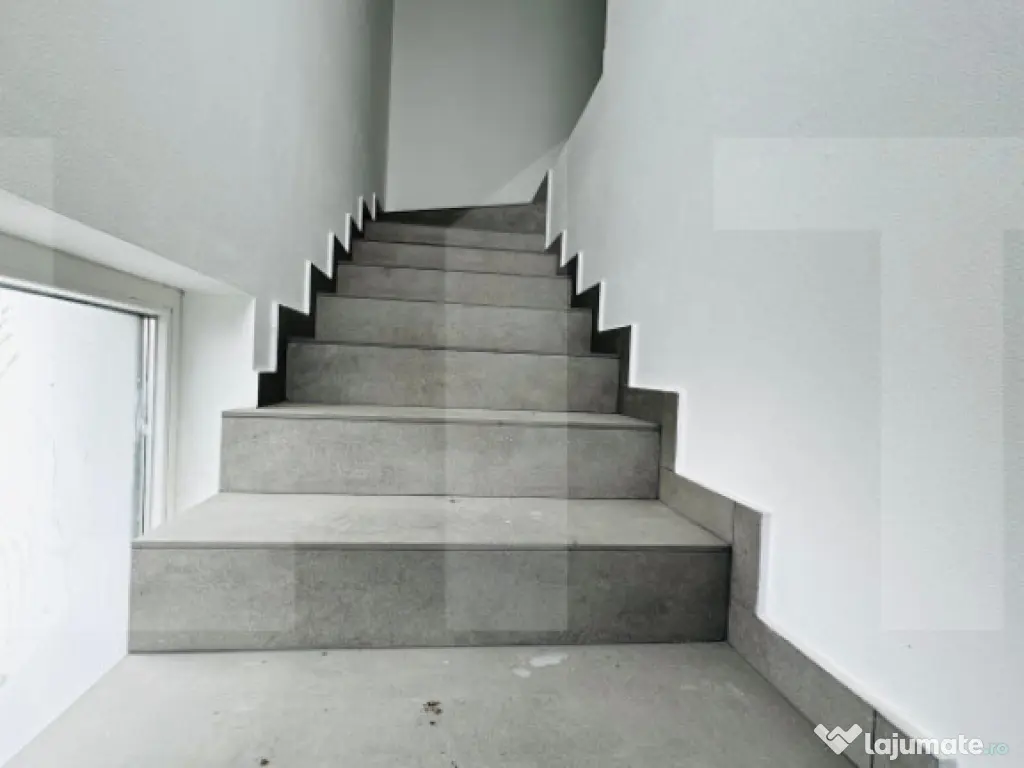 Casa moderna cu piscina, aproape de Arad