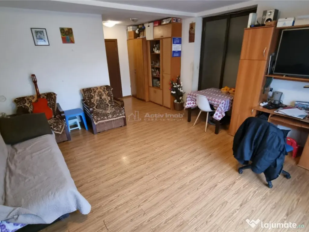 3 camere in vila si curte individuala 