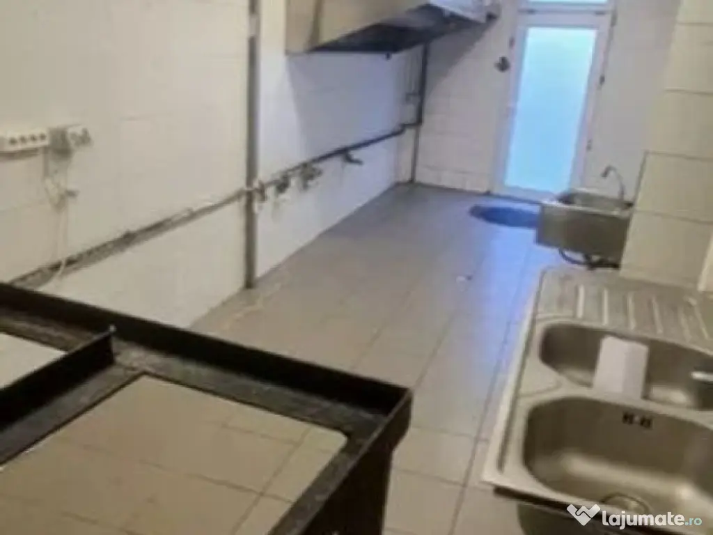 Zona Casa Poporului-Libertatii sp 97 mp vitrina 10 