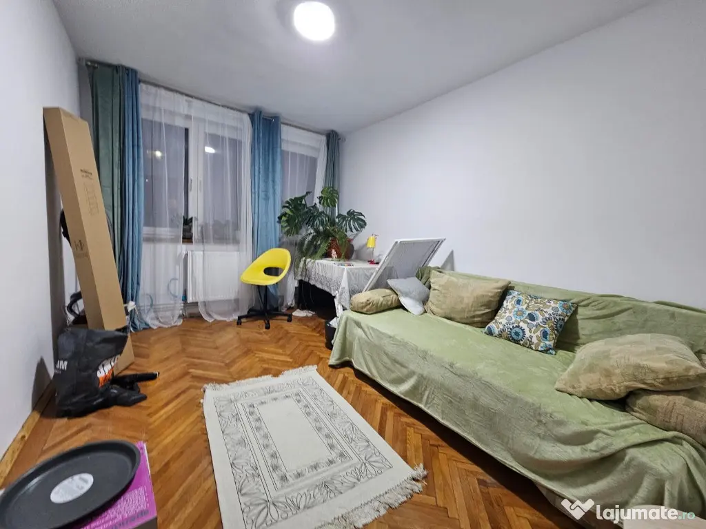 Apartament 3 camere,bloc cu lift,zona Piata Centrala