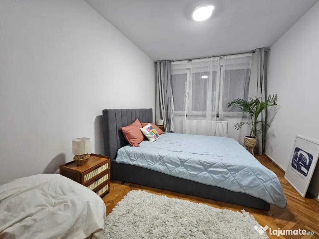 Apartament 3 camere,bloc cu lift,zona Piata Centrala