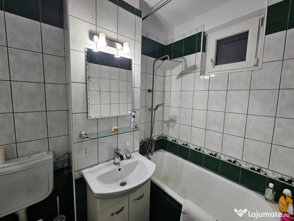 Apartament 3 camere,bloc cu lift,zona Piata Centrala