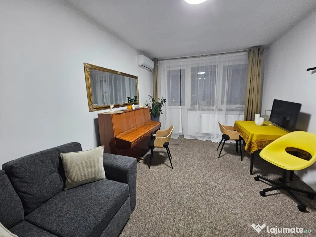 Apartament 3 camere,bloc cu lift,zona Piata Centrala