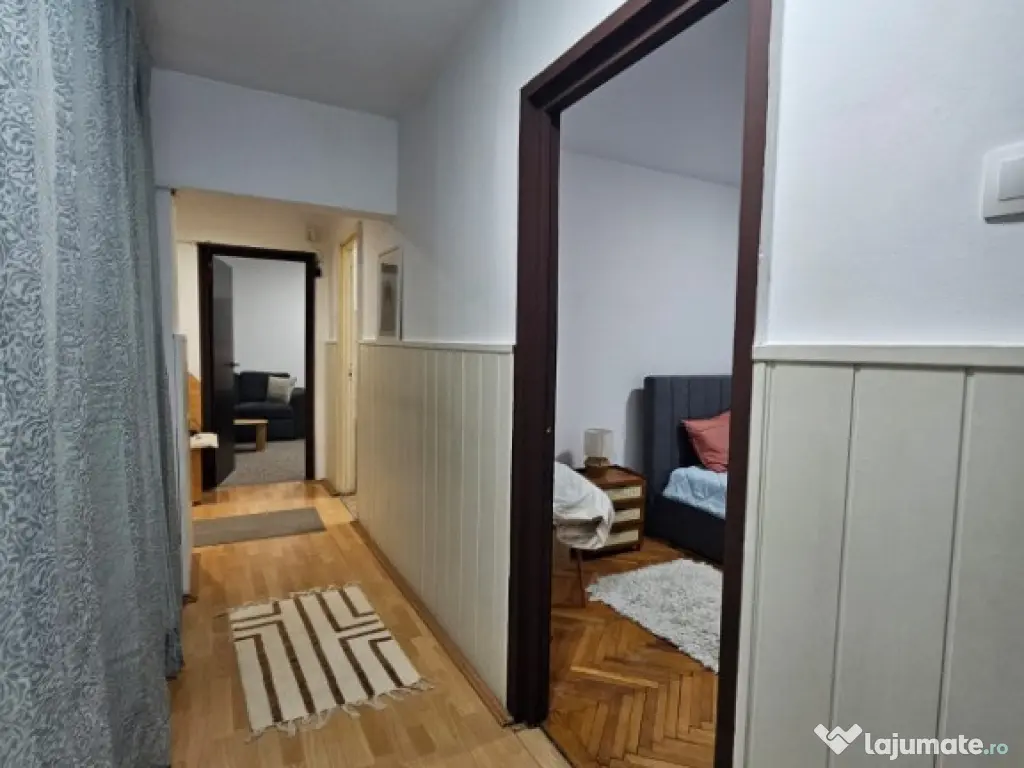Apartament 3 camere,bloc cu lift,zona Piata Centrala