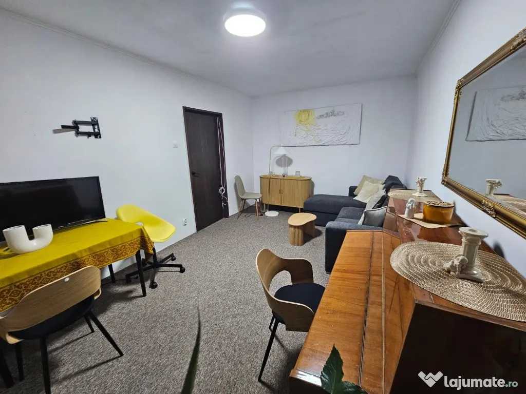 Apartament 3 camere,bloc cu lift,zona Piata Centrala