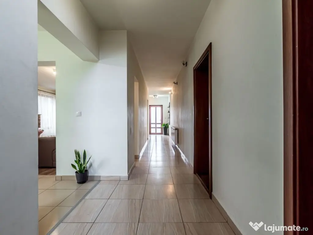 VILĂ MODERNĂ CU PISCINĂ, SAUNĂ- COMISION 0% – ARADU... 