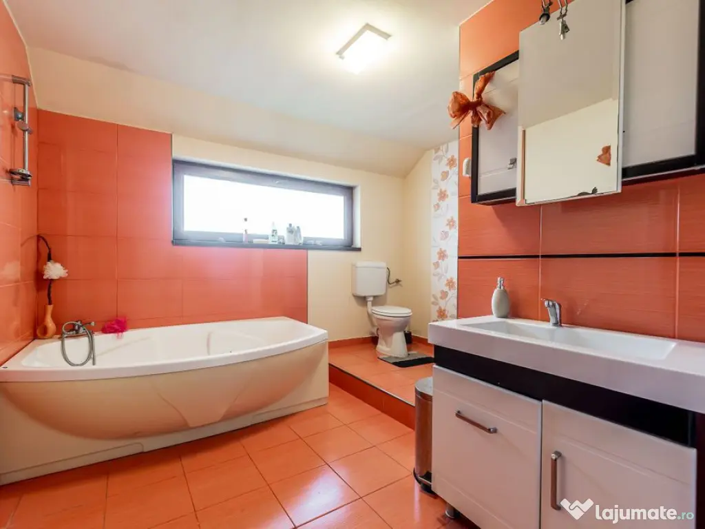 VILĂ MODERNĂ CU PISCINĂ, SAUNĂ- COMISION 0% – ARADU... 