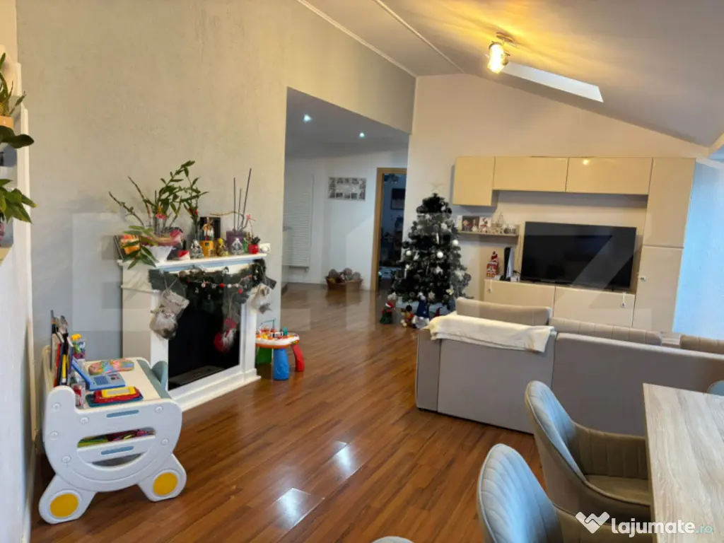 Apartament cu 3 camere de vanzare, 117 mp, zona Baritiu