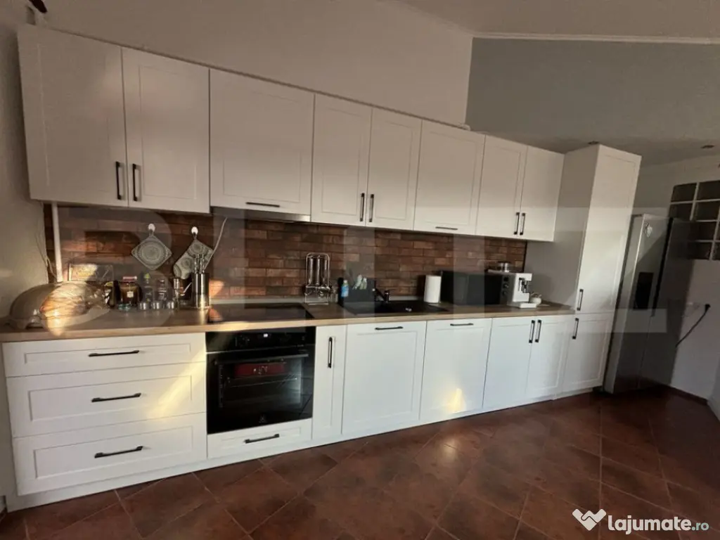 Apartament cu 3 camere de vanzare, 117 mp, zona Baritiu