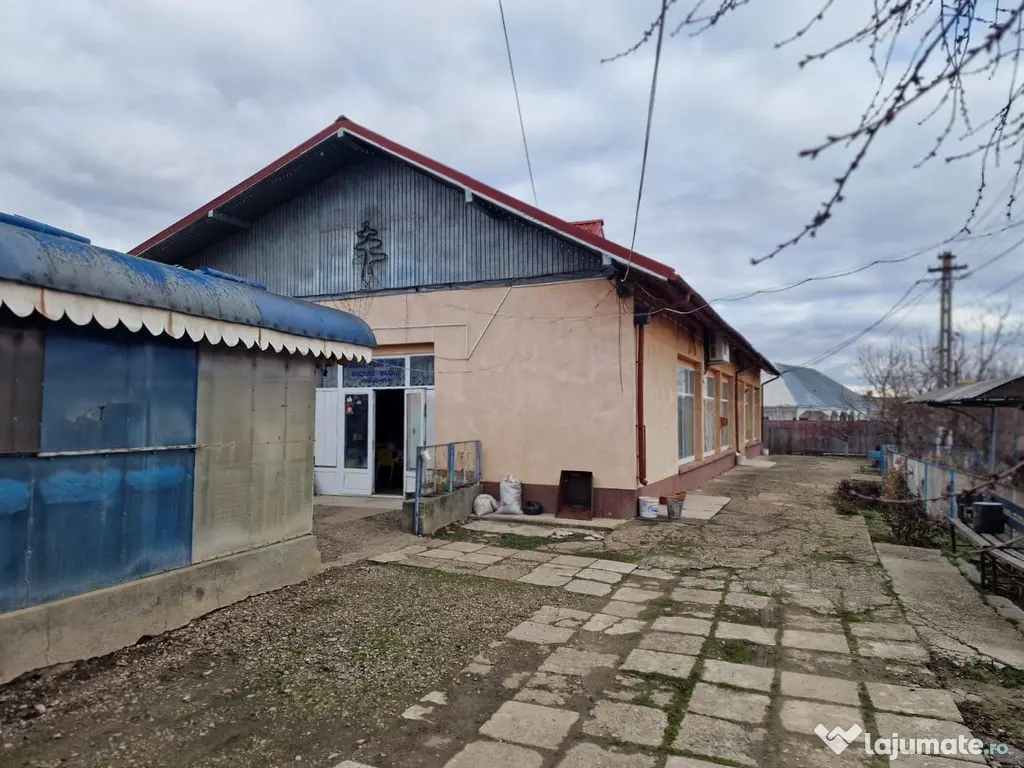 Se oferă spre vânzare / închiriere clădire cu spațiu... 