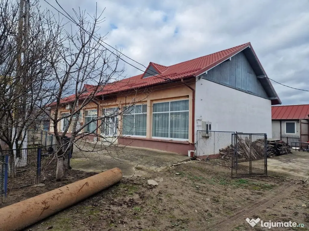Se oferă spre vânzare / închiriere clădire cu spațiu... 