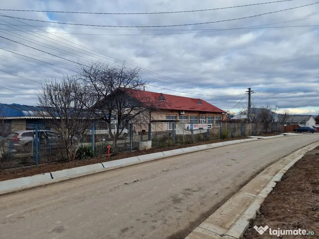 Se oferă spre vânzare / închiriere clădire cu spațiu... 