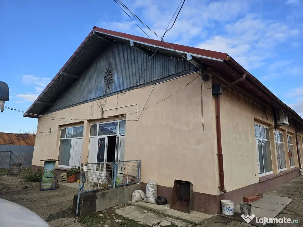 Se oferă spre vânzare / închiriere clădire cu spațiu... 
