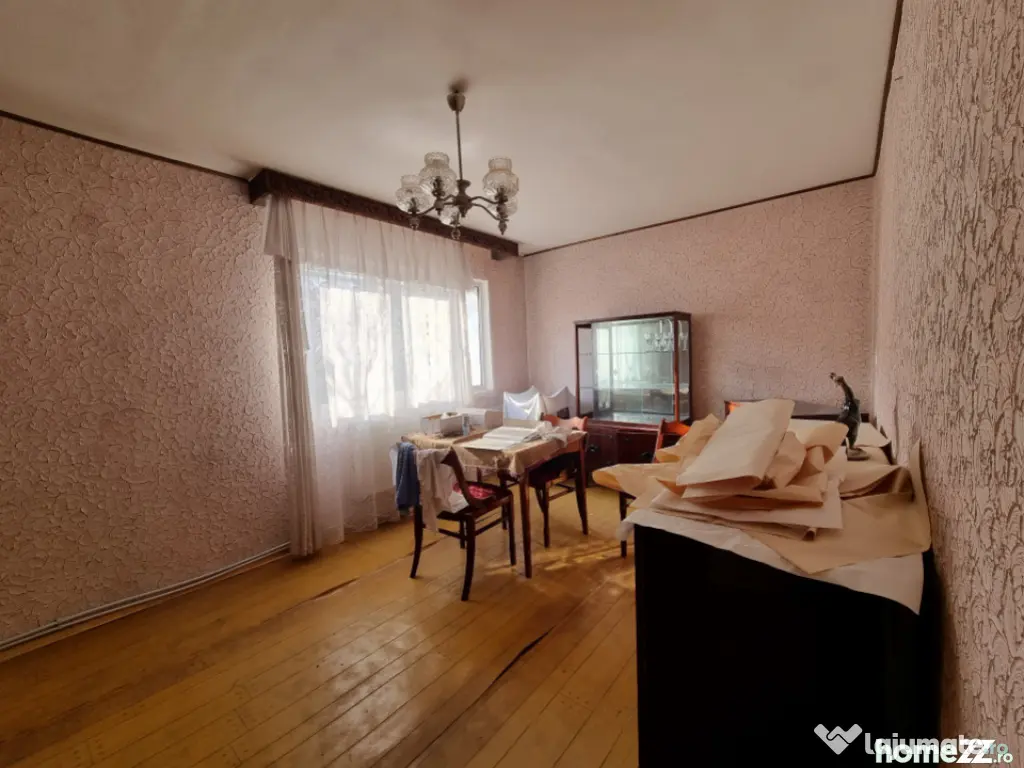 BISTRIȚA LAC- 3 camere decomandate, etaj intermediar, bloc 