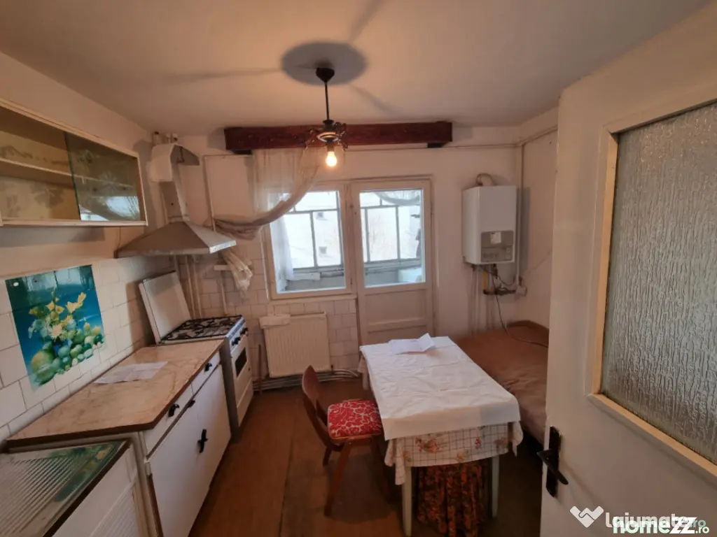 BISTRIȚA LAC- 3 camere decomandate, etaj intermediar, bloc 