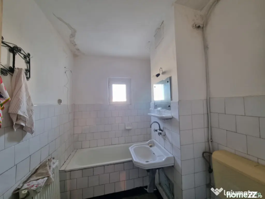 BISTRIȚA LAC- 3 camere decomandate, etaj intermediar, bloc 