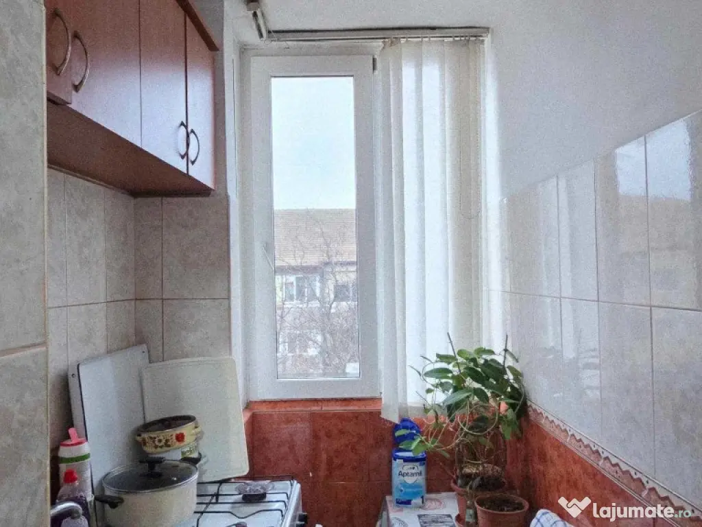 Ap 1 cam de vânzare str Cazaban, cart. Iosia 