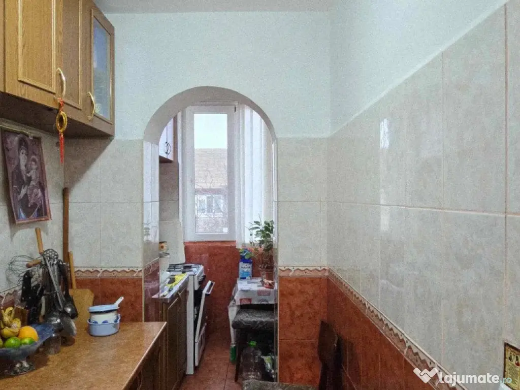 Ap 1 cam de vânzare str Cazaban, cart. Iosia 