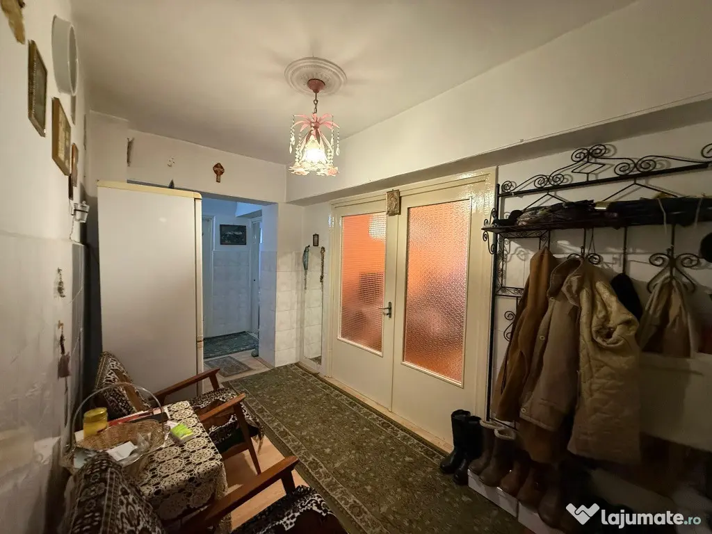 Apartament 3 camere,decomandat,etaj 1, Zona Balcescu 