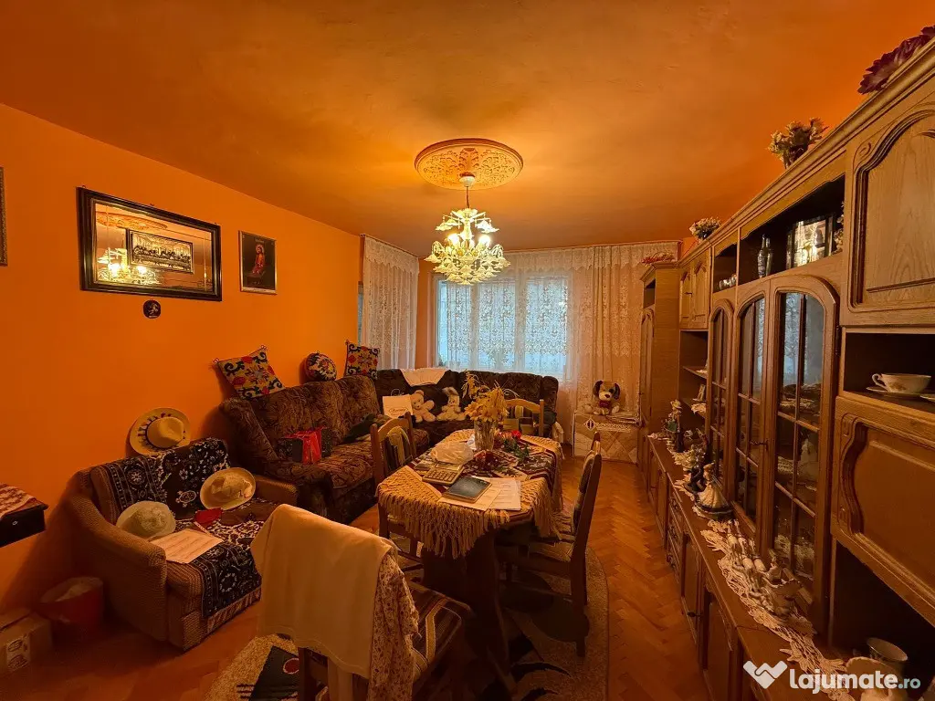 Apartament 3 camere,decomandat,etaj 1, Zona Balcescu 