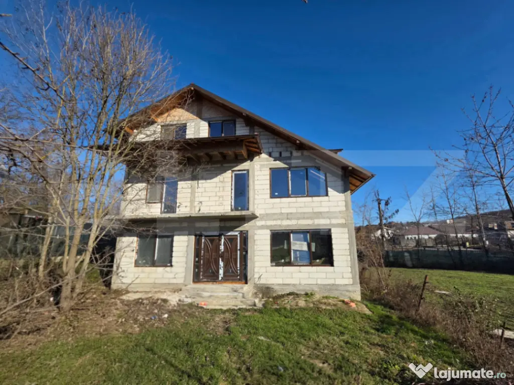 VILĂ IMPUNĂTOARE ÎN VIFORATA – INVESTIȚIE SAU REZIDEN?