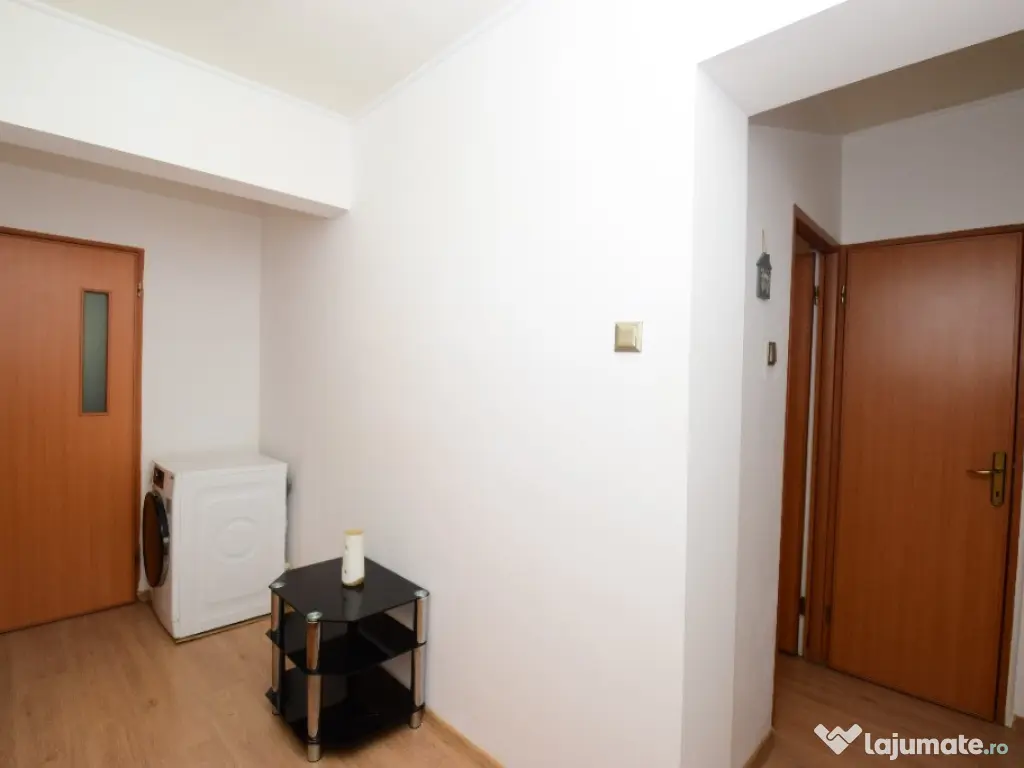 Metrou Nicolae Grigorescu, bloc H cărămidă, boxă, decomandat, 2 băi 