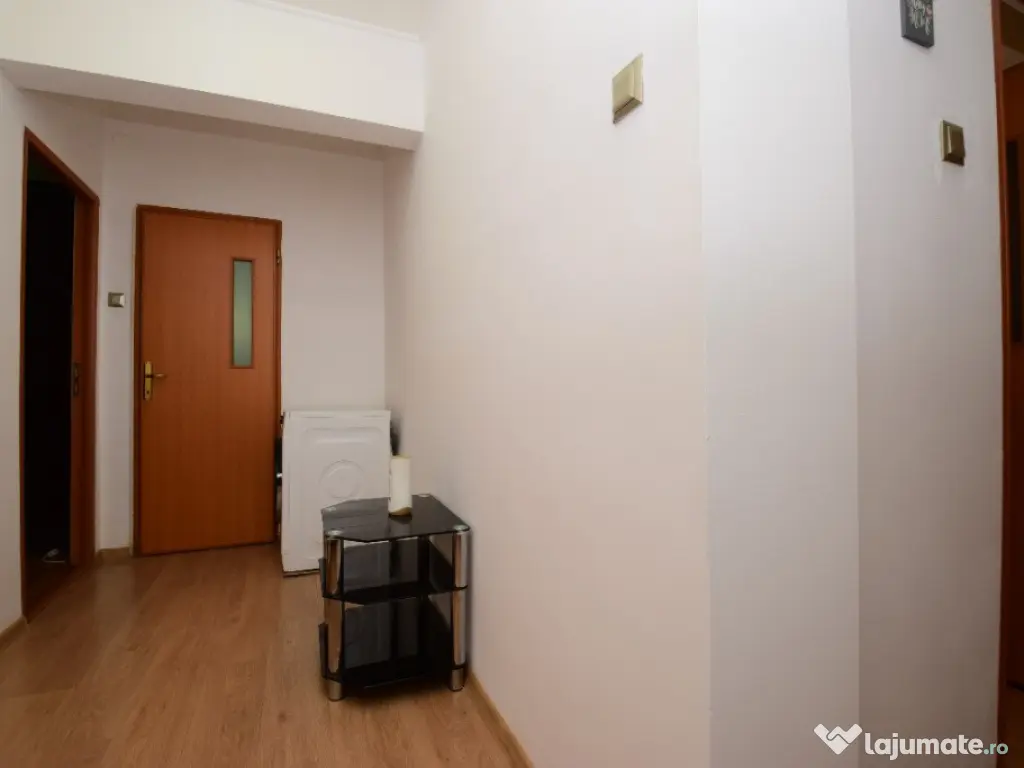 Metrou Nicolae Grigorescu, bloc H cărămidă, boxă, decomandat, 2 băi 