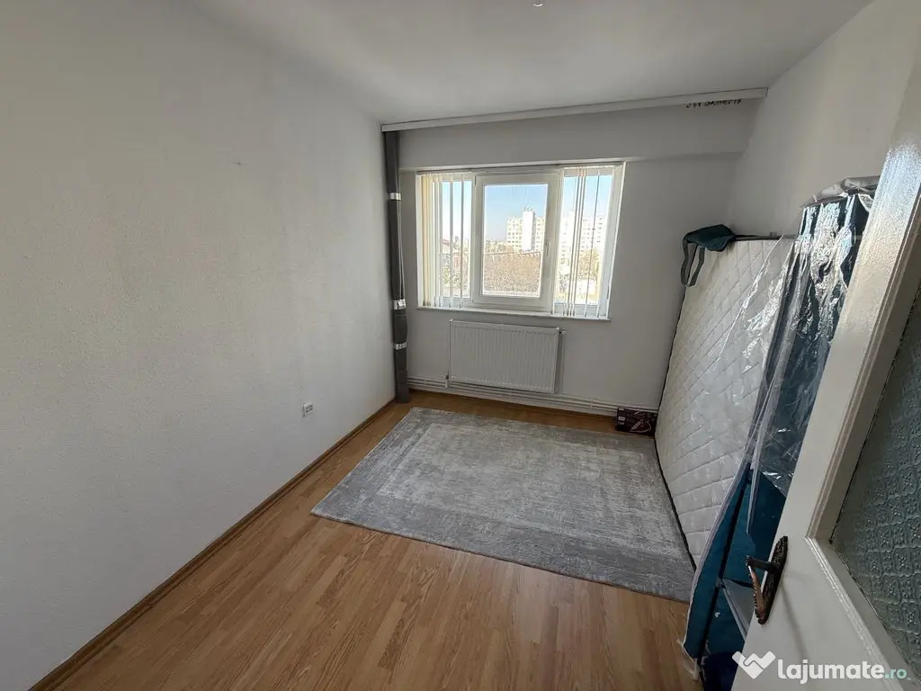 Apartament 3 camere zona Casa de Cultura 