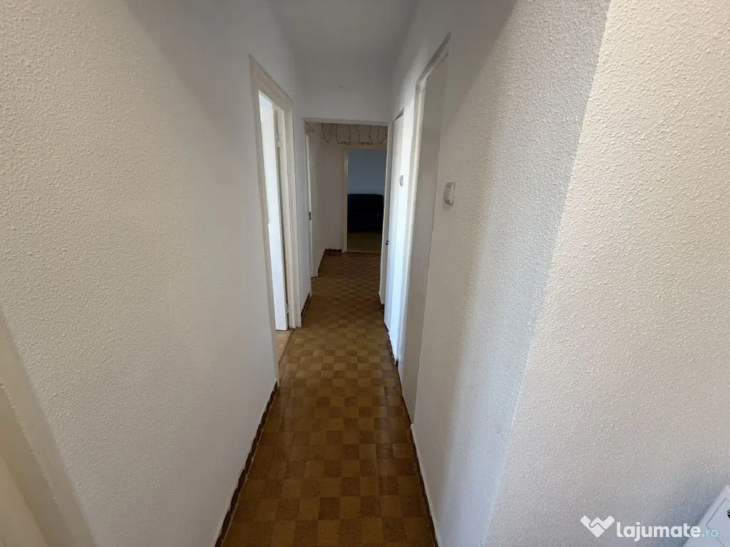 Apartament 3 camere zona Casa de Cultura 