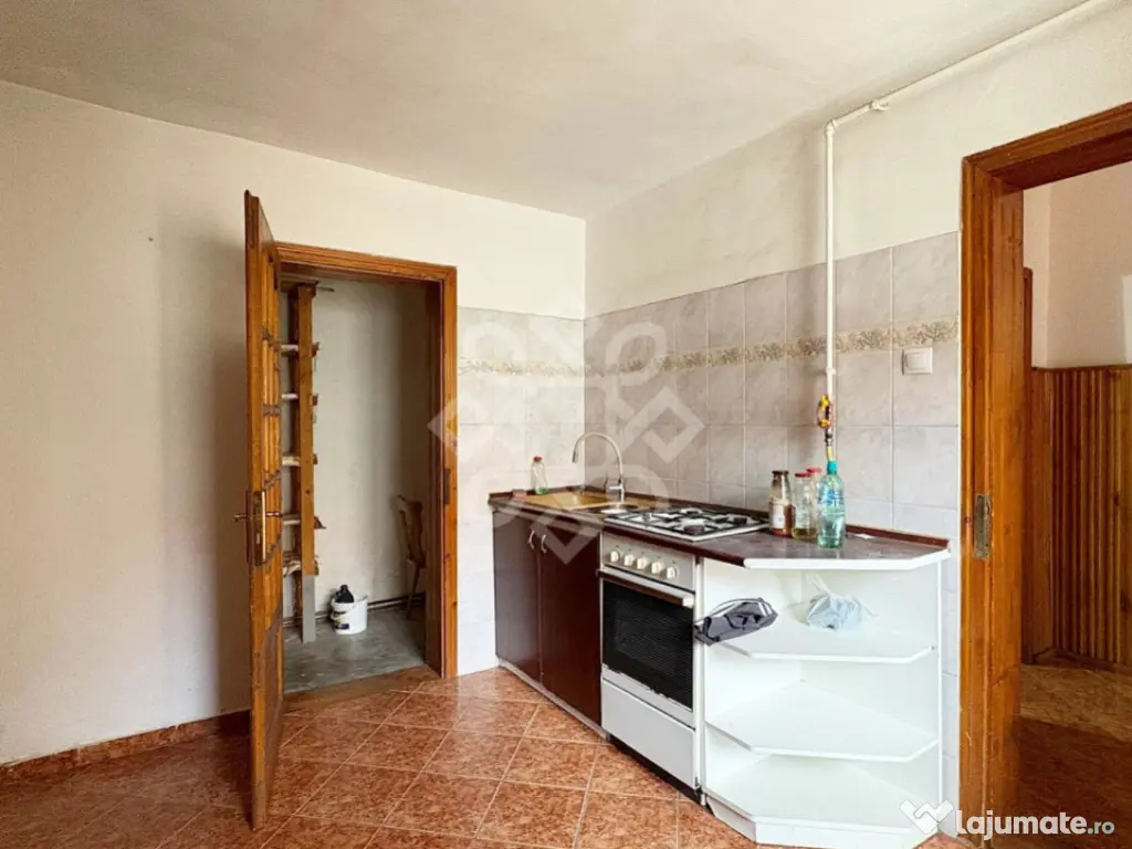 Casa si spatiu de productie in Iosia, teren 839 mp 