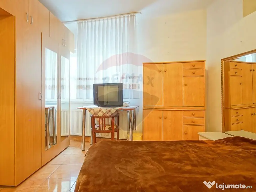 Proprietate cu 2 apartamente și garaj, Schei 