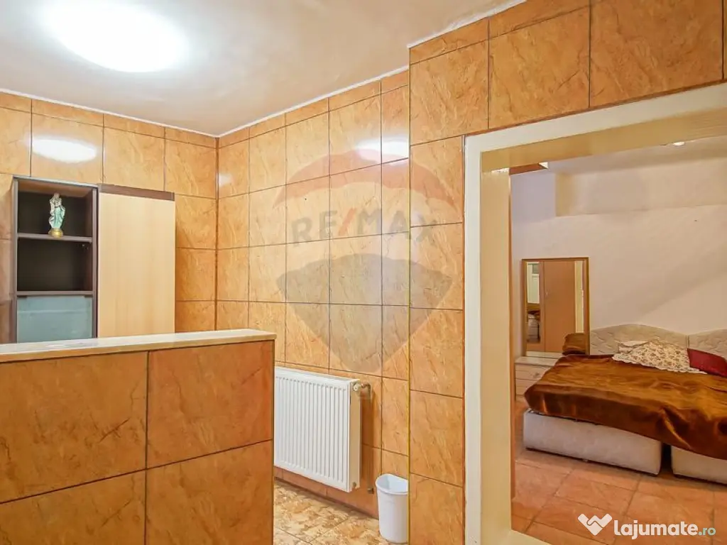 Proprietate cu 2 apartamente și garaj, Schei 