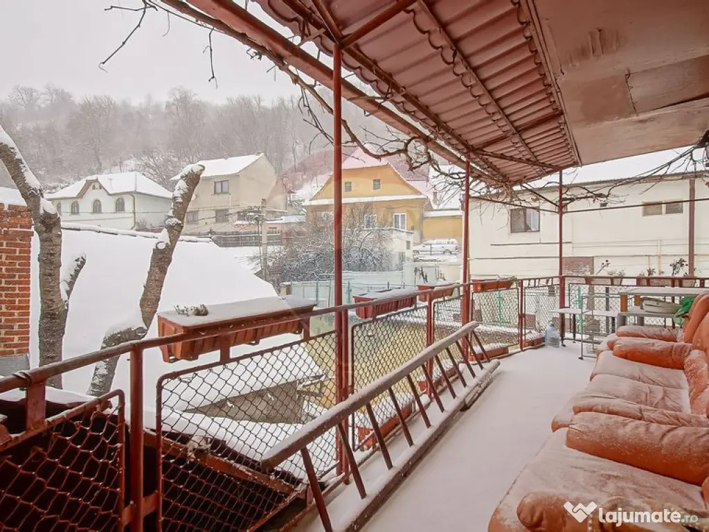 Proprietate cu 2 apartamente și garaj, Schei 