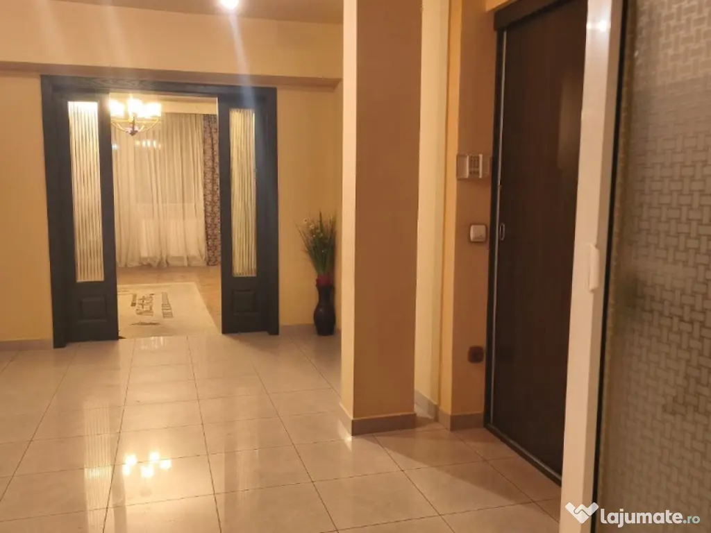 Apartament 3 camere in Deva, zona 22 Decembrie, et 1