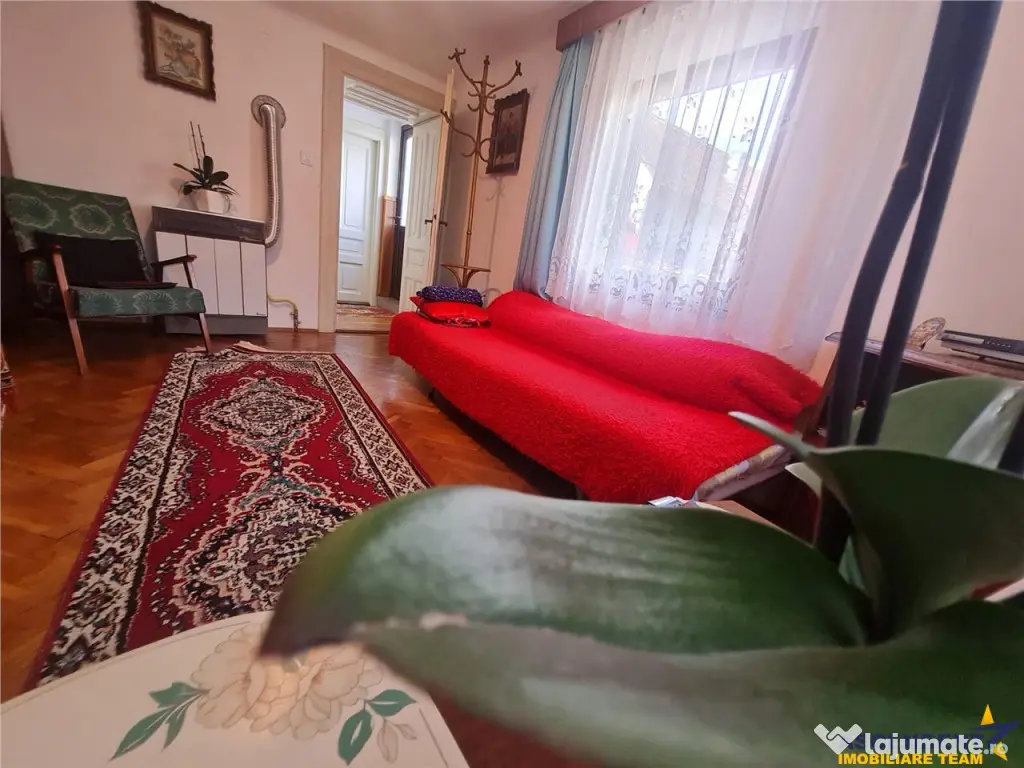 3D!LIVE! Casa cu vatra traditionala,gradina, garaj,facilitat