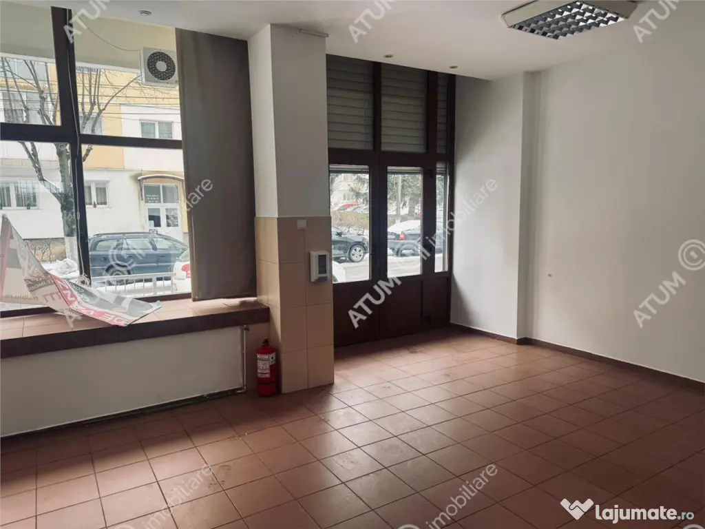 Spatiu comercial 100 mp utili 9 ml vitrina 2 intrari Valea A 