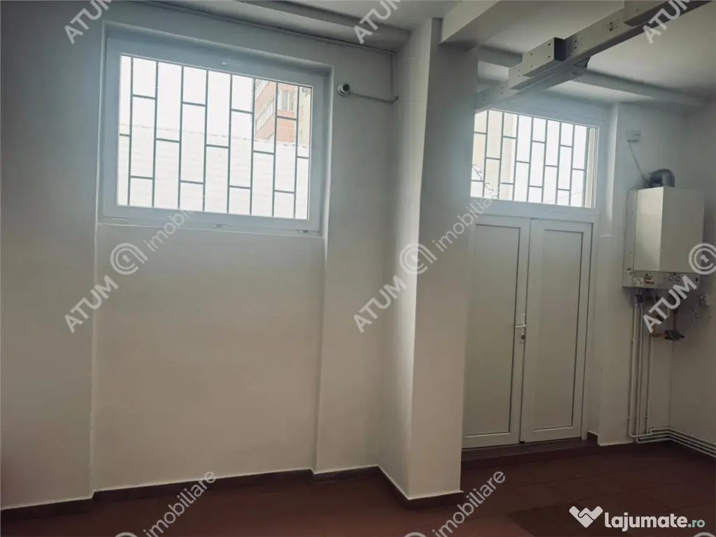 Spatiu comercial 100 mp utili 9 ml vitrina 2 intrari Valea A 