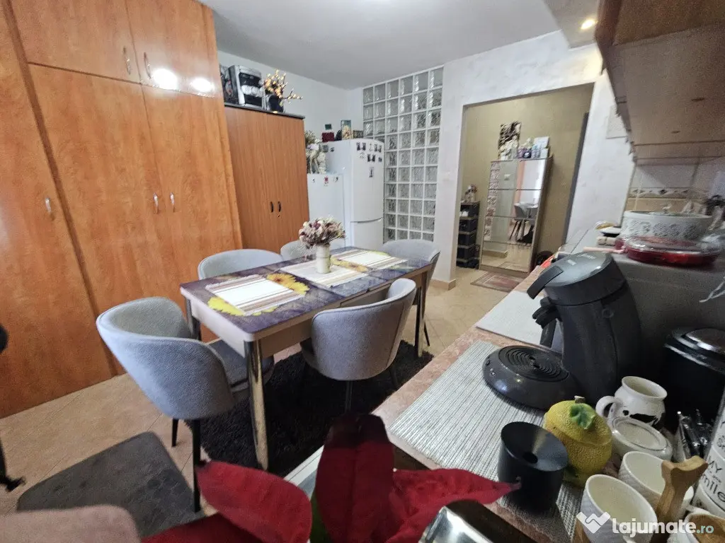 Apartament 3 camere,parter – Zona Piața Centrala 