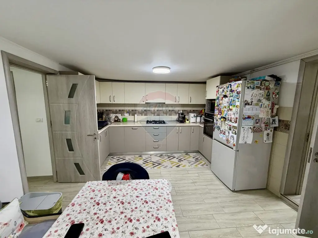 Casă / Vilă cu 4 camere de vânzare în zona Central