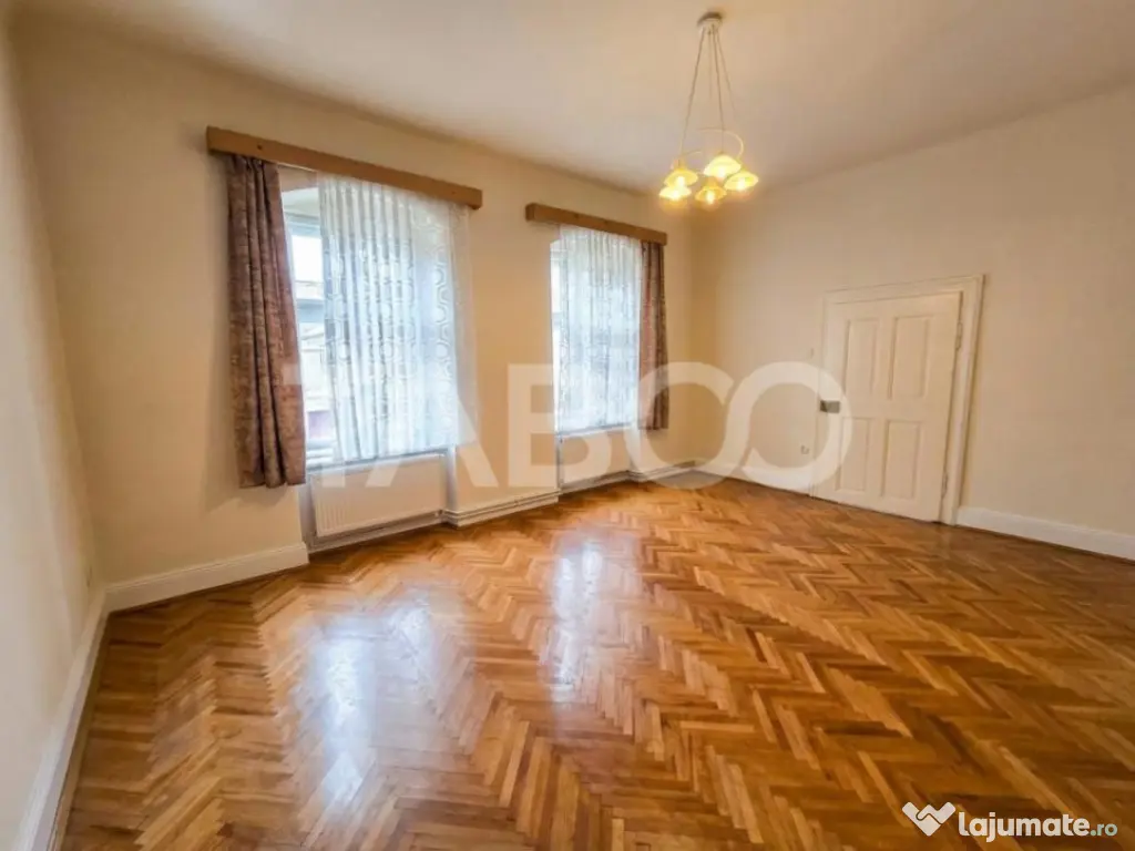 Apartament 3 camere 80 mpu etaj 1 zona Centru Istoric