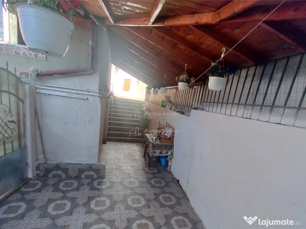 Resita Muncitoresc Casa Zona Lini#537;tit#259;