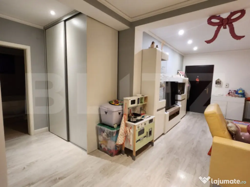 Apartament 3 camere, 2 bai, 2 parcari, 92 mp, zona Florilor 