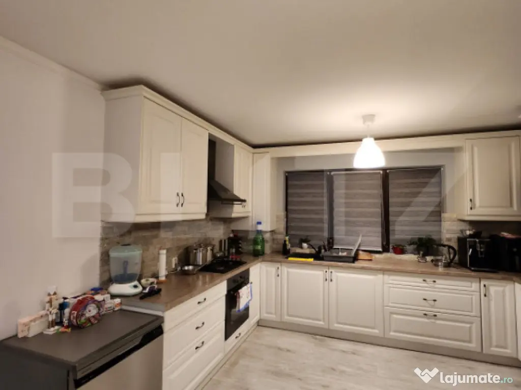 Apartament 3 camere, 2 bai, 2 parcari, 92 mp, zona Florilor 