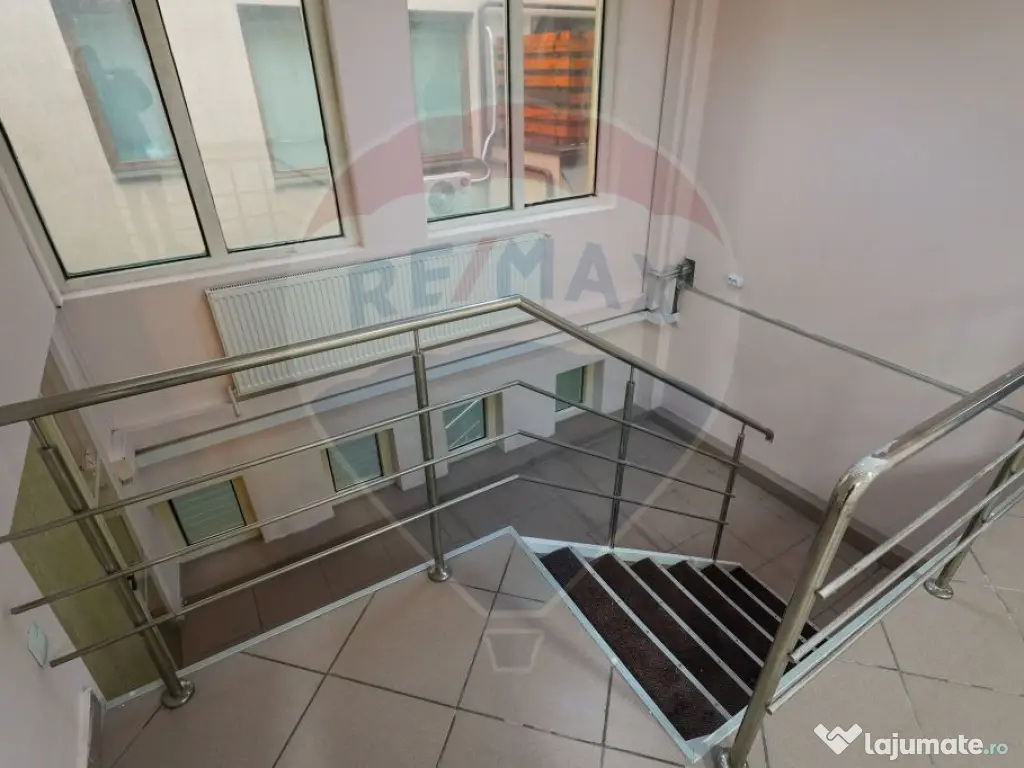 De Inchiriat Spațiu de birouri de 258mp în zona Baba No... 