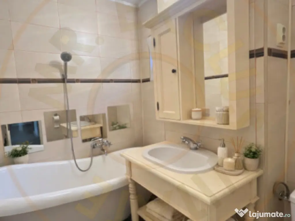 Apartament ultracentral Pitești – 3 camere decomandat, 82