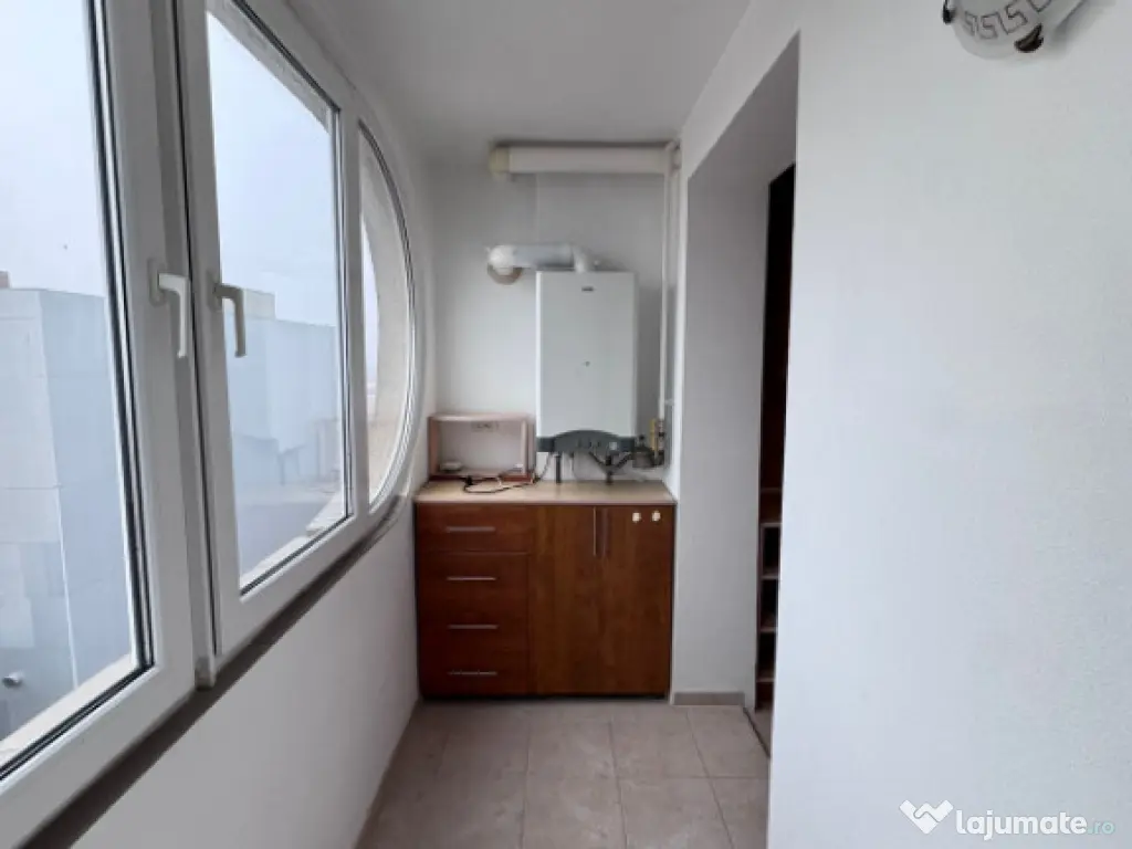 Apartament 3 camere de vanzare, situat in Zona Centrala 