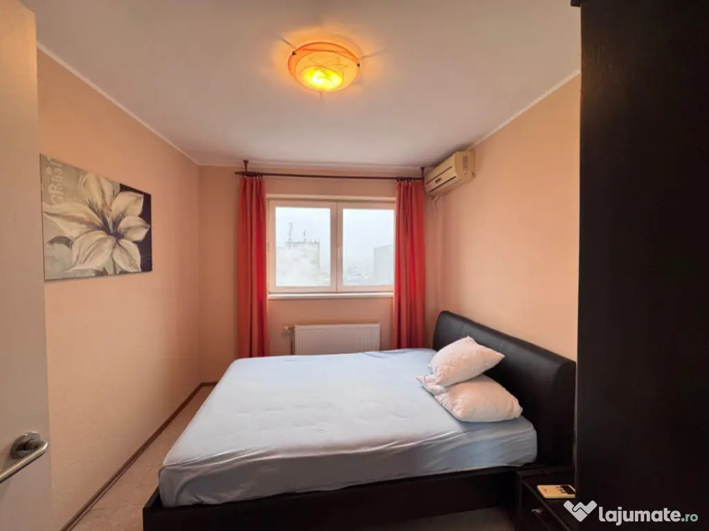 Apartament 3 camere de vanzare, situat in Zona Centrala 