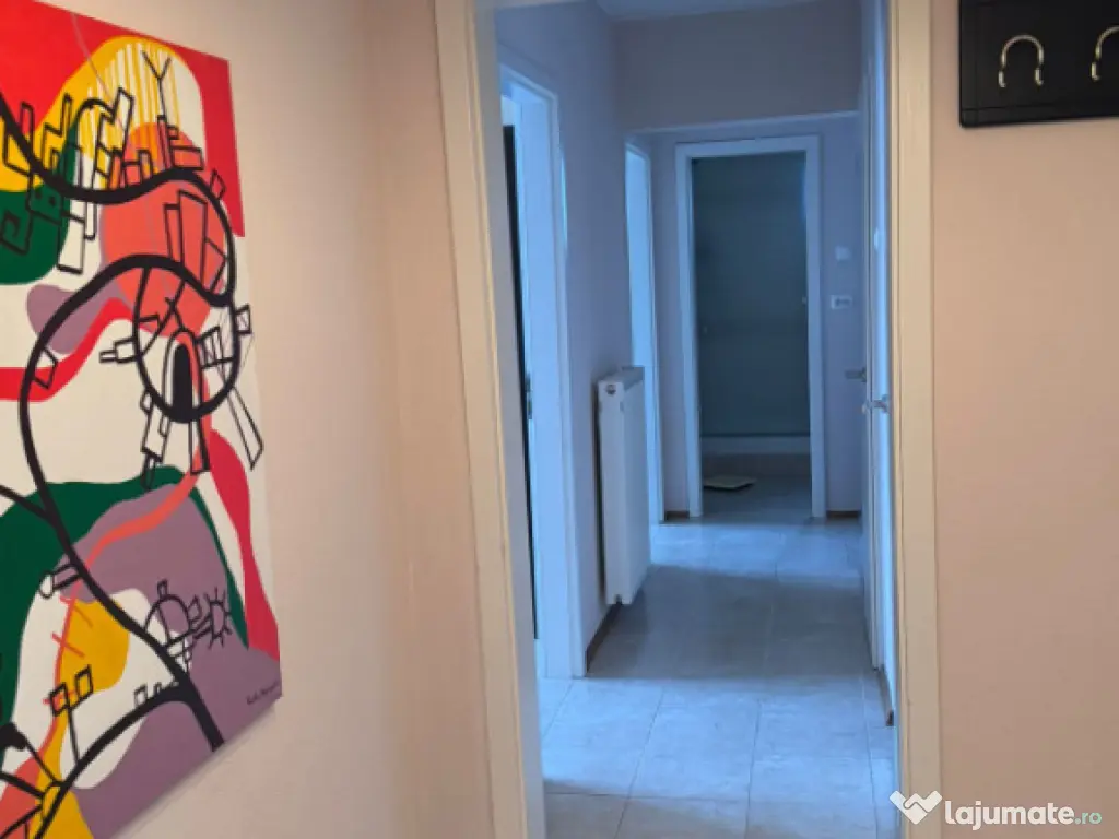 Apartament 3 camere de vanzare, situat in Zona Centrala 