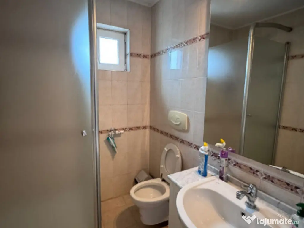 Apartament 3 camere de vanzare, situat in Zona Centrala 